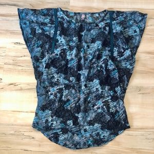 *BEAUTIFUL* FREE PEOPLE LACE TOP